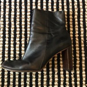 Beautiful black leather Boots